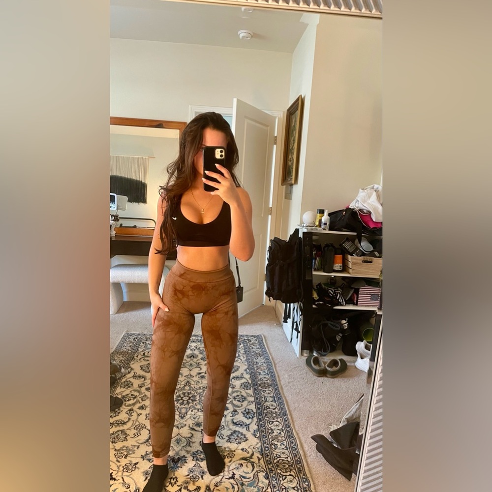 Athletic leggings from Amazon, size small